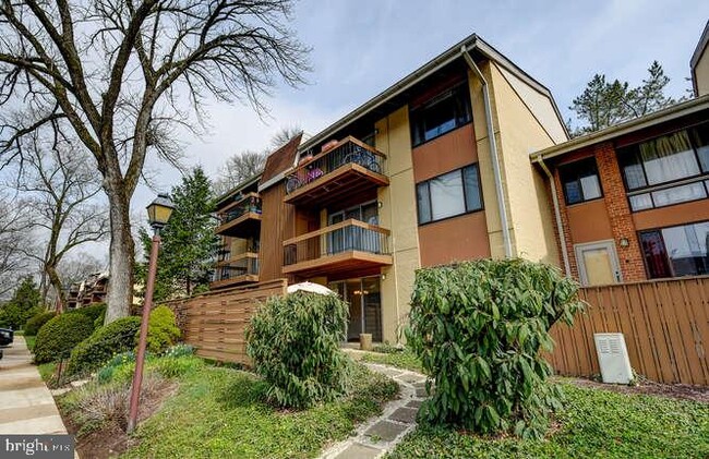 Building Photo - 5 Cross Keys Rd