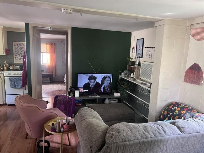 Building Photo - 3205 Grooms St