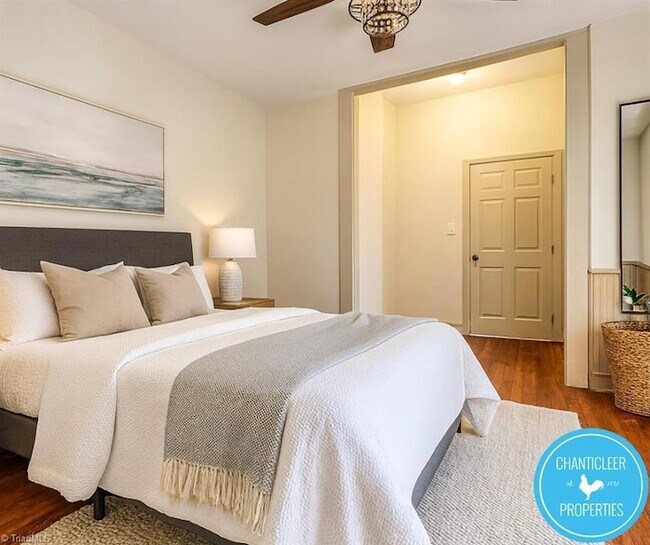 Building Photo - 305 Oakwood St