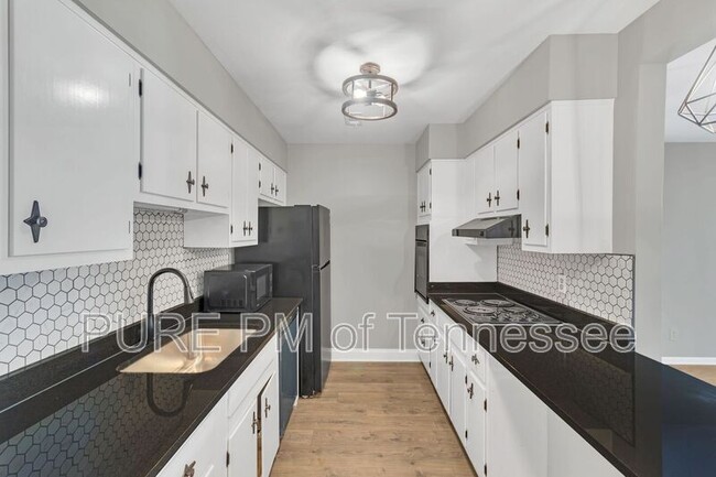 Primary Photo - 1302 Mercury Blvd