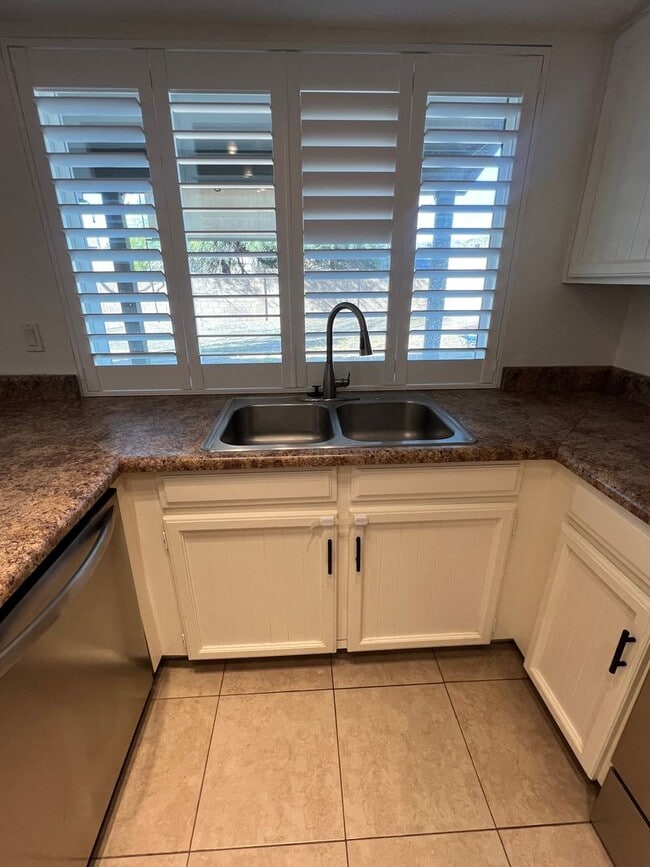 Building Photo - Location Location Location