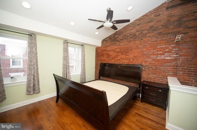 Building Photo - 703 Annin St