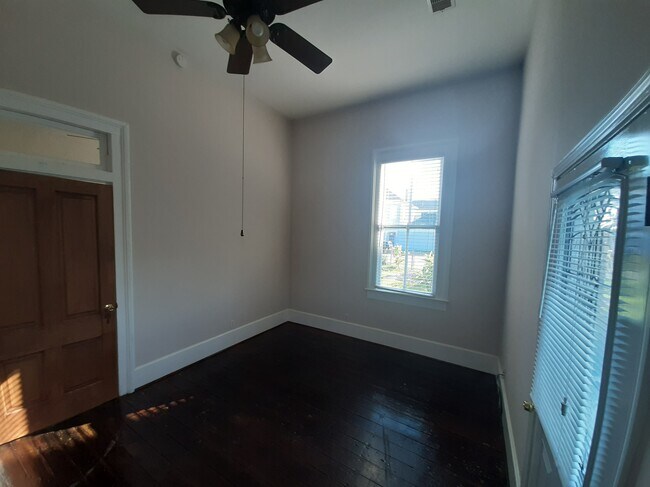 Living Room - 1522 Winnie St