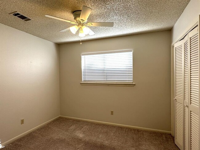 Building Photo - 2314 Farnswood Cir