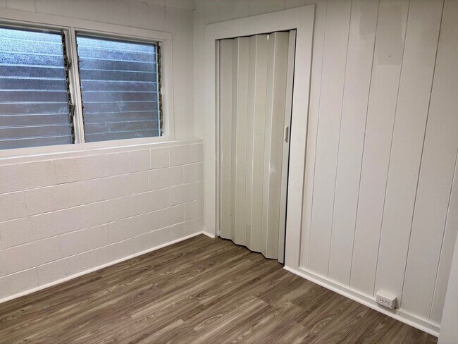 Building Photo - OAHU9364