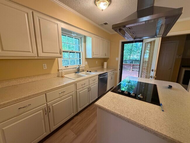 Building Photo - 8149 Kimbrook Dr