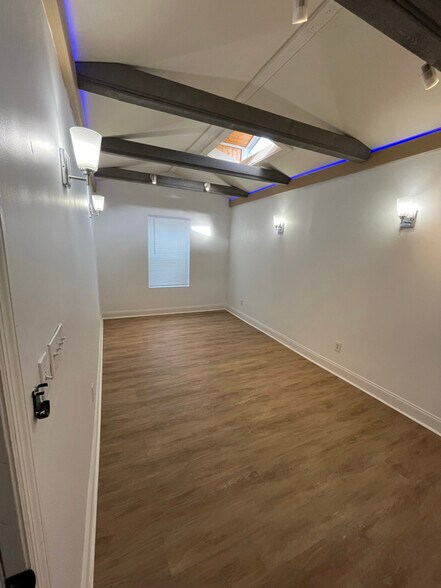 Building Photo - 2701 Hartford Dr