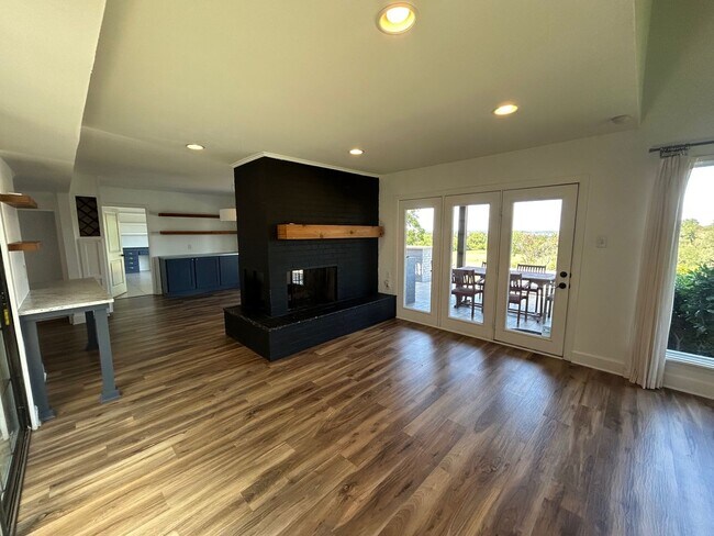 Building Photo - Beautiful Home with Beautiful Views