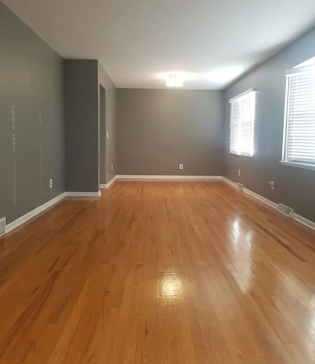 Building Photo - 324 Cumberland Dr