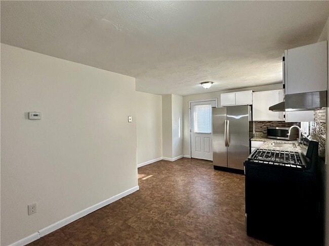 Building Photo - 35 Lancashire St