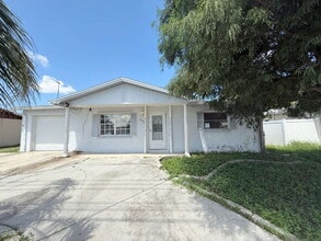 Building Photo - "Charming 2-Bedroom, 2-Bath Oasis with 1400 Sq Ft of Comfort in Port Richey!"