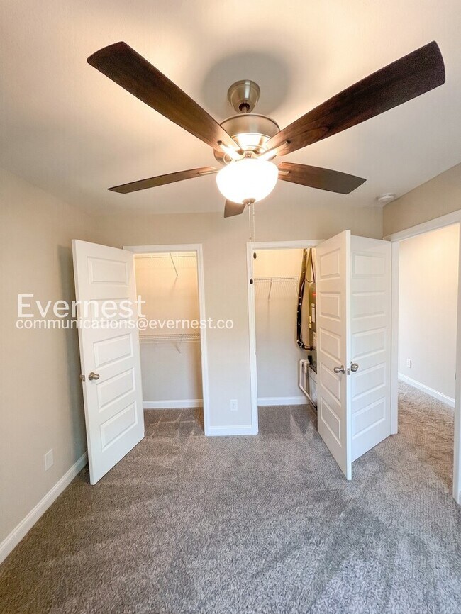 Building Photo - Limited Time Special Offer / 3 Bed/2.5 Bath Home with Garage / Pet-Friendly / Vouchers Accepted /...