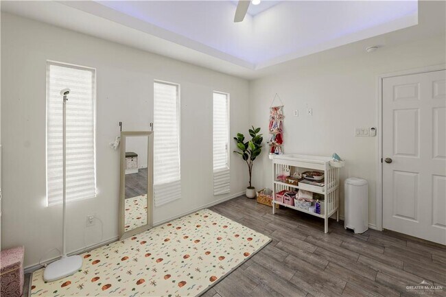 Building Photo - 17 B W St