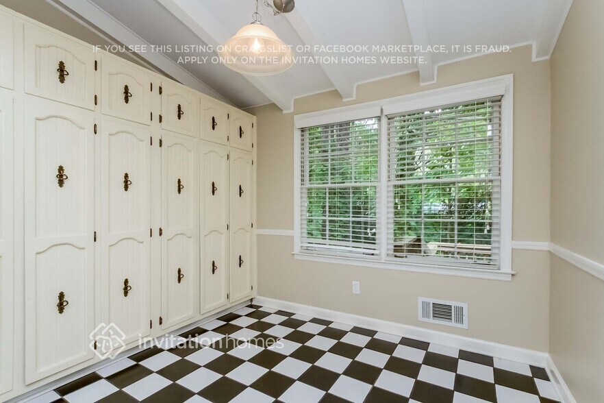 Building Photo - 680 Foxcroft Cir SE