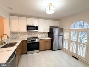 Building Photo - 2305 Westfield Ct