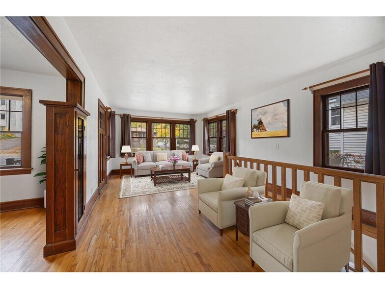 Building Photo - 210 Warwick St SE