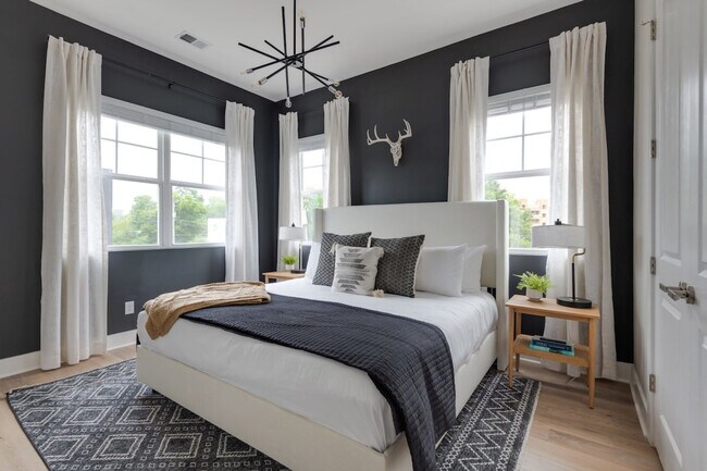 Building Photo - 1405 Napoleon St