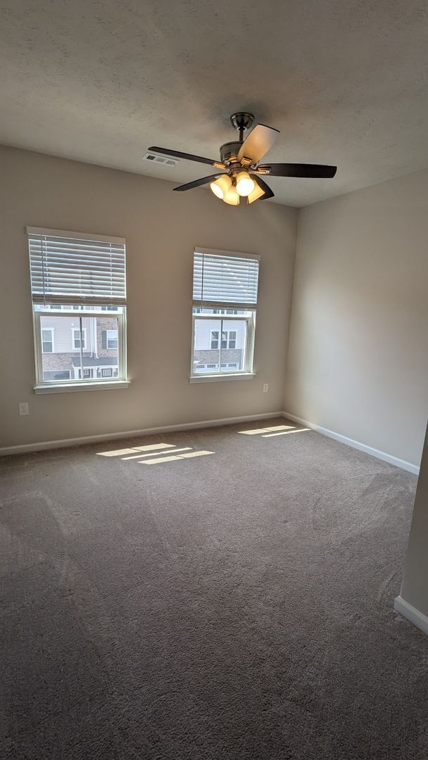 Building Photo - Luxury Townhome