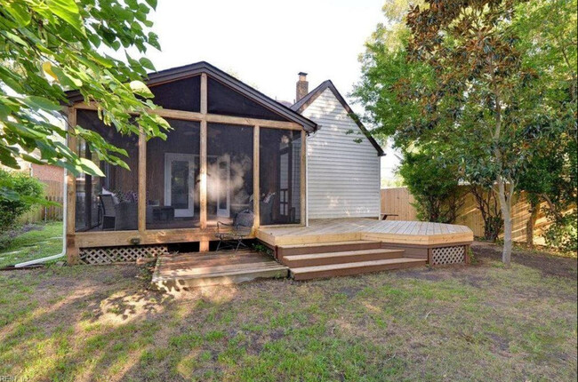 Building Photo - 40 Manteo Ave