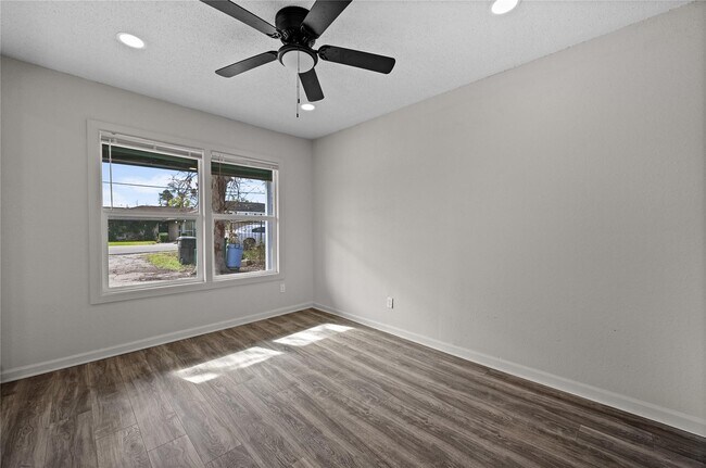 Building Photo - 3819 King St