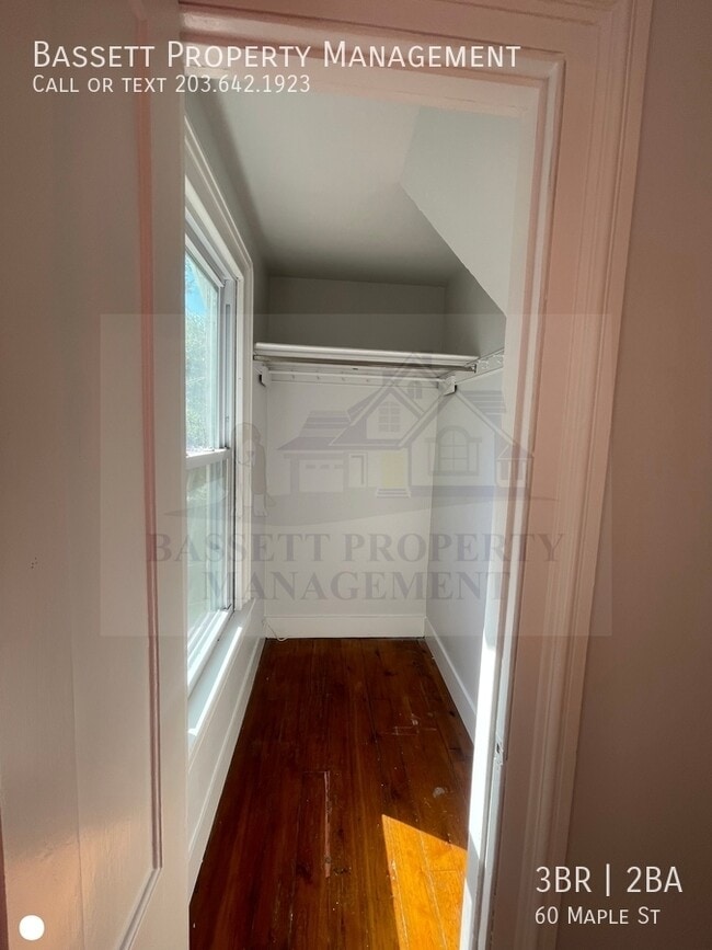 Building Photo - 60 Maple St