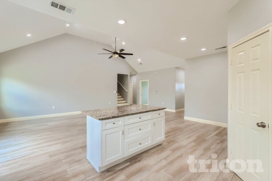 Building Photo - 5617 Kerry Ln