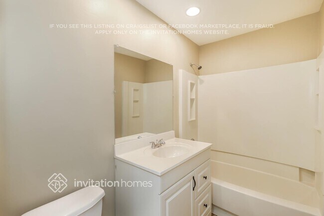 Building Photo - 42 Holly Dr