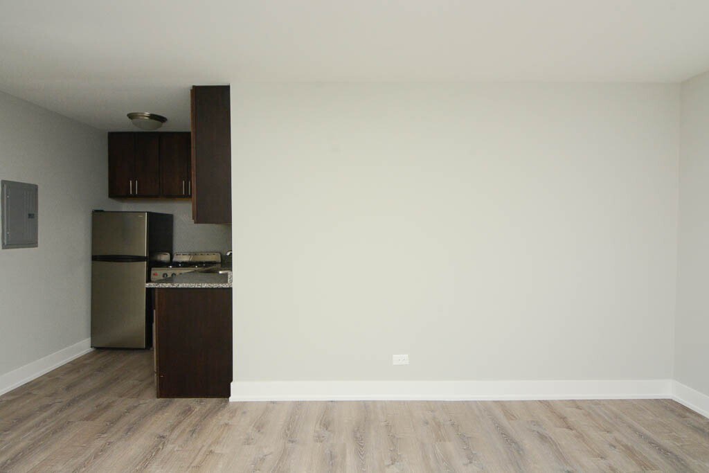 Building Photo - 535 W Surf St