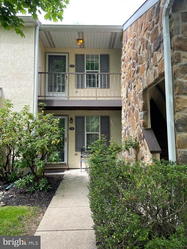 Building Photo - 232 Valley Stream Ln