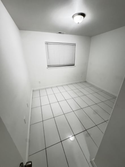 Building Photo - 421 E St NE