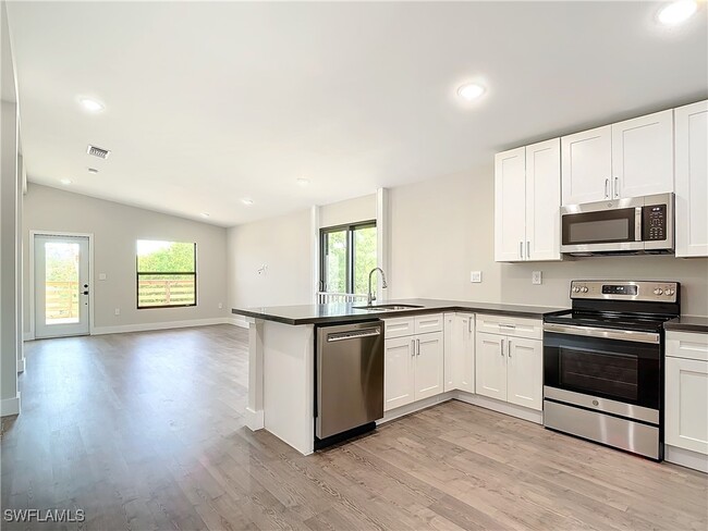 Building Photo - 2511 Storter Ave