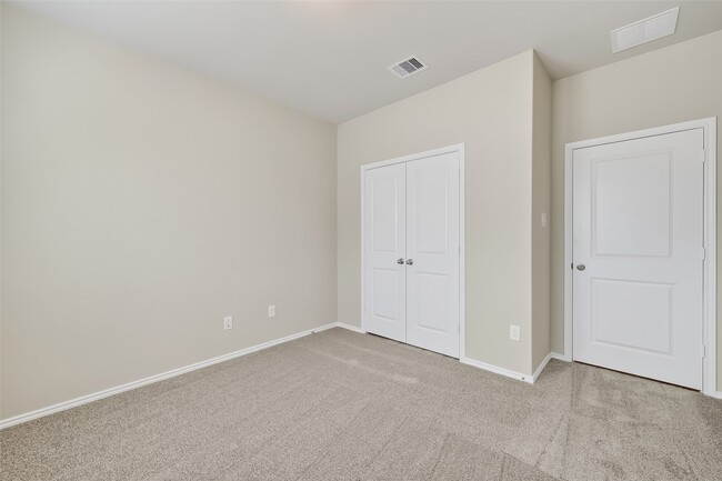 Building Photo - 411 Sunlit Vly Cir