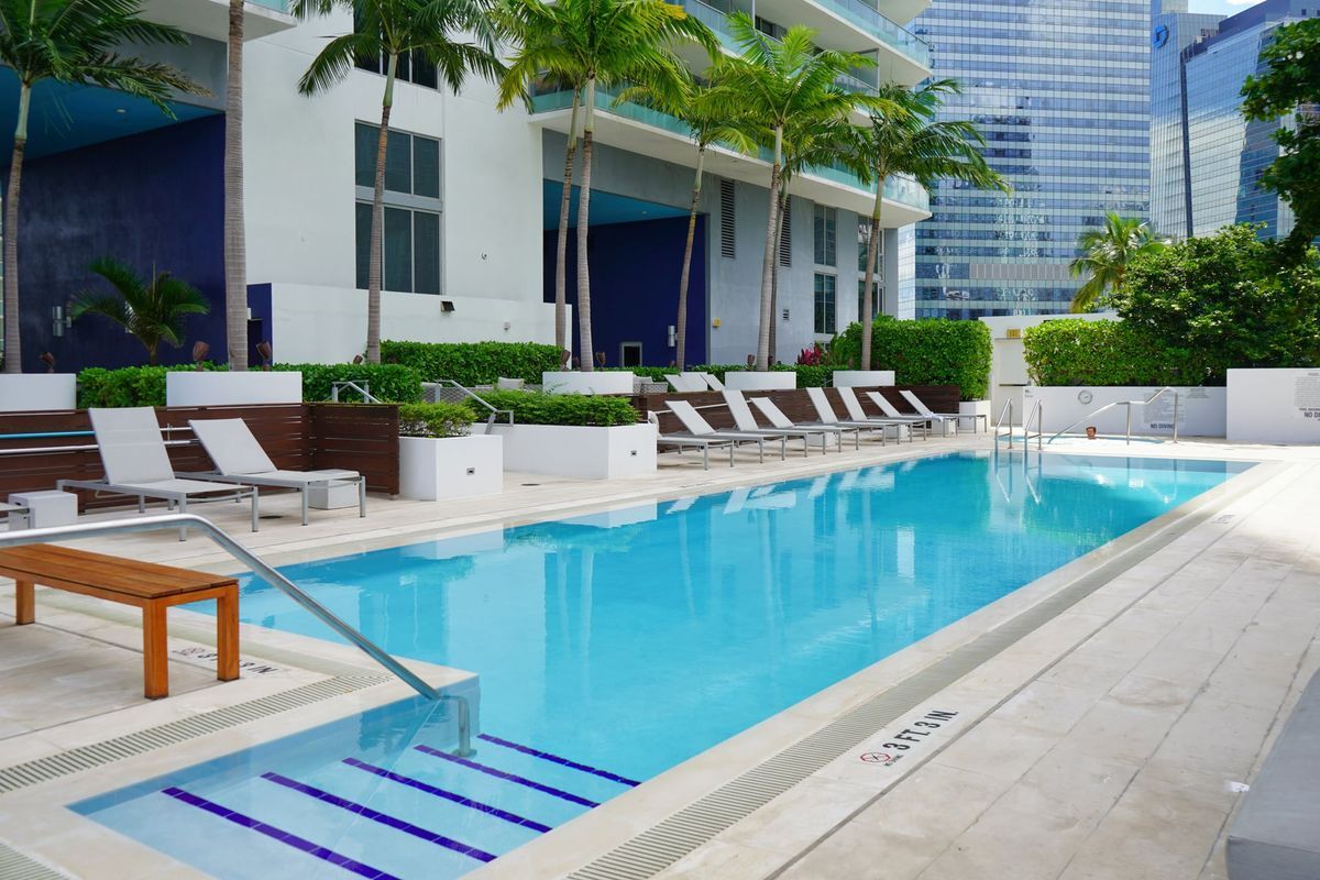 Building Photo - 1300 Brickell Bay Dr
