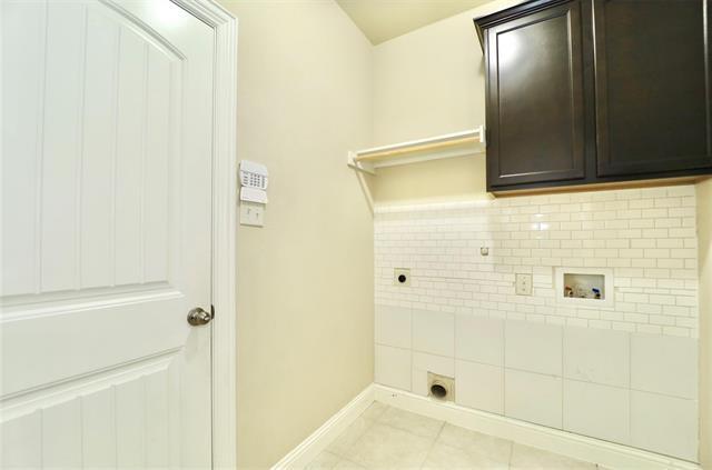 Building Photo - 5705 Petunia Ln