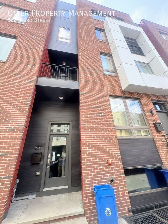 Building Photo - 857 N 3rd St