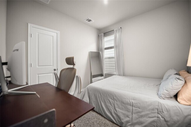 Building Photo - Beautiful and Modern 2-Story Home in Richland Hills!