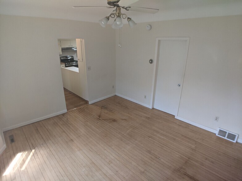 Large living room, second angle - 613 Bay St