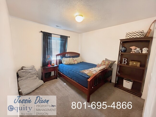 Building Photo - 1043 Sharp Mountain Dr