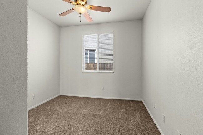 Building Photo - 1067 Princess Kyra Pl