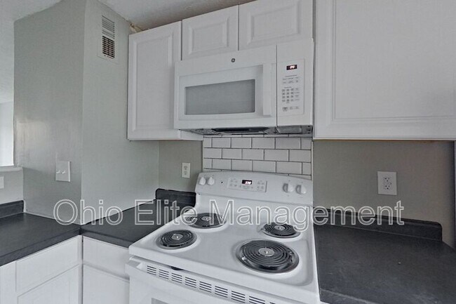 Building Photo - 3605 Cushing Dr