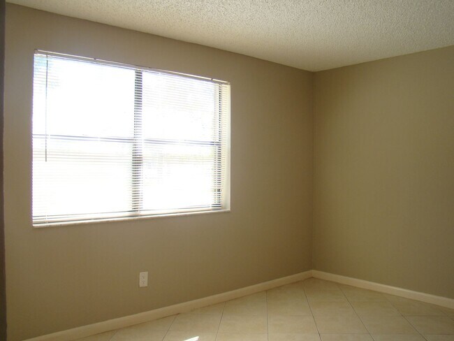 Building Photo - FREE Rent Offer – Available on Select Units!