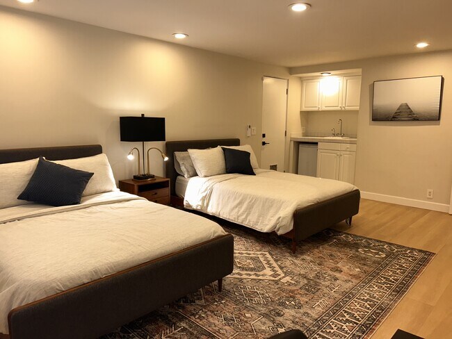 Building Photo - 3740 Ocean Dr