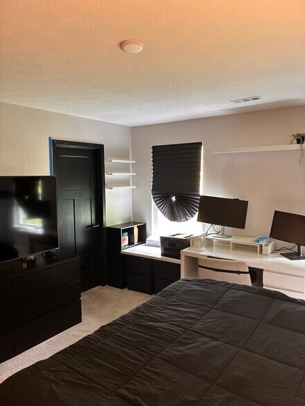 Master Bedroom - 6832 Frey Ln