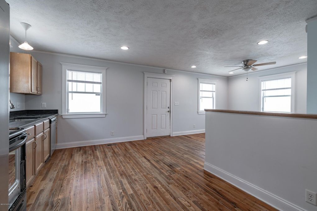 Building Photo - 210 N 10th St