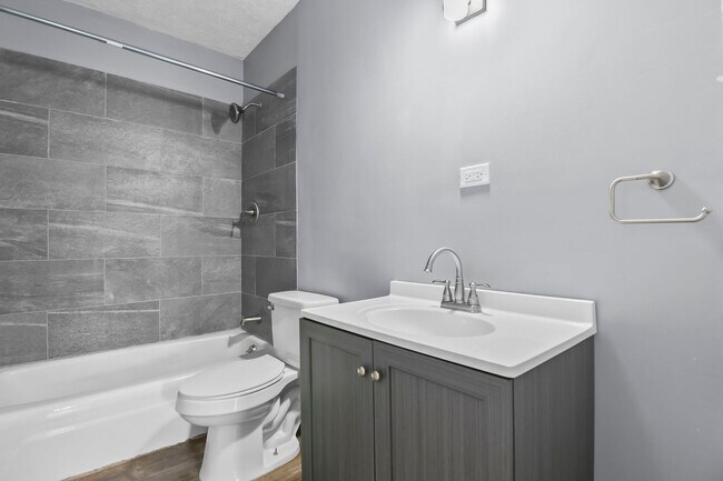 Building Photo - 720 W Edwards St