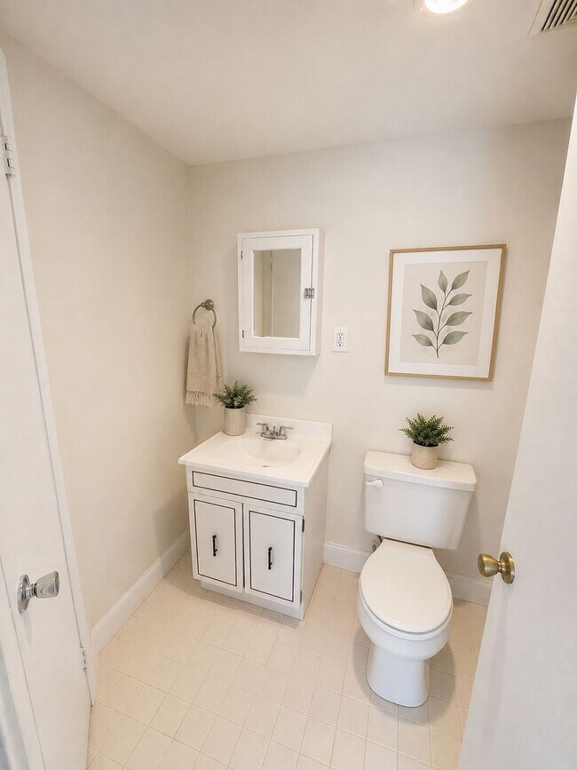 Building Photo - Charming 3-Bedroom Home Available Soon in Manayunk
