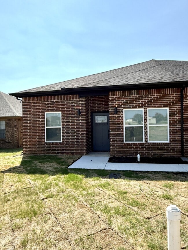 Building Photo - 919 S.Franklin Dr