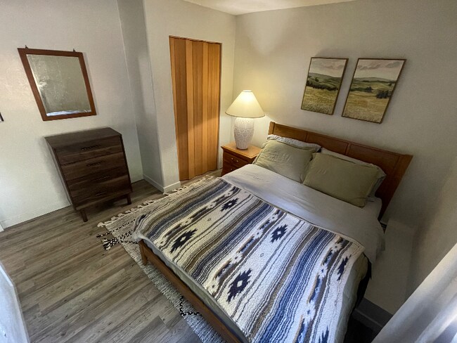 Building Photo - 627 S Melrose St