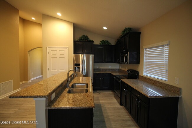 Building Photo - 2448 Snapdragon Dr NW