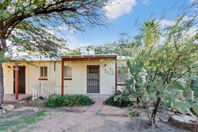 Building Photo - 3715 E Glenn St